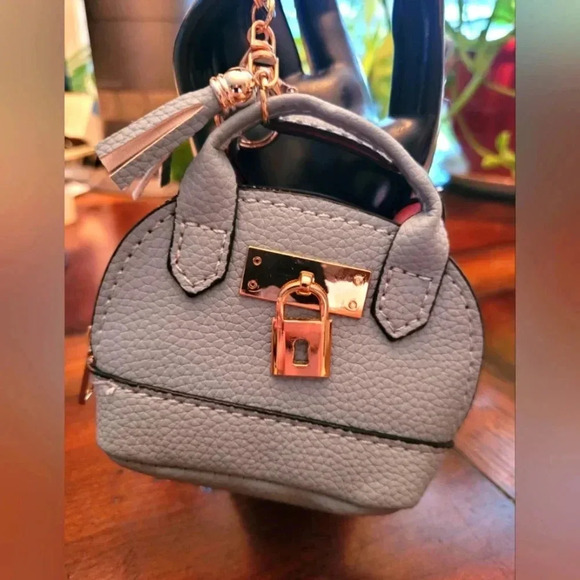 Miniature handbag charms You get one - Picture 6 of 15